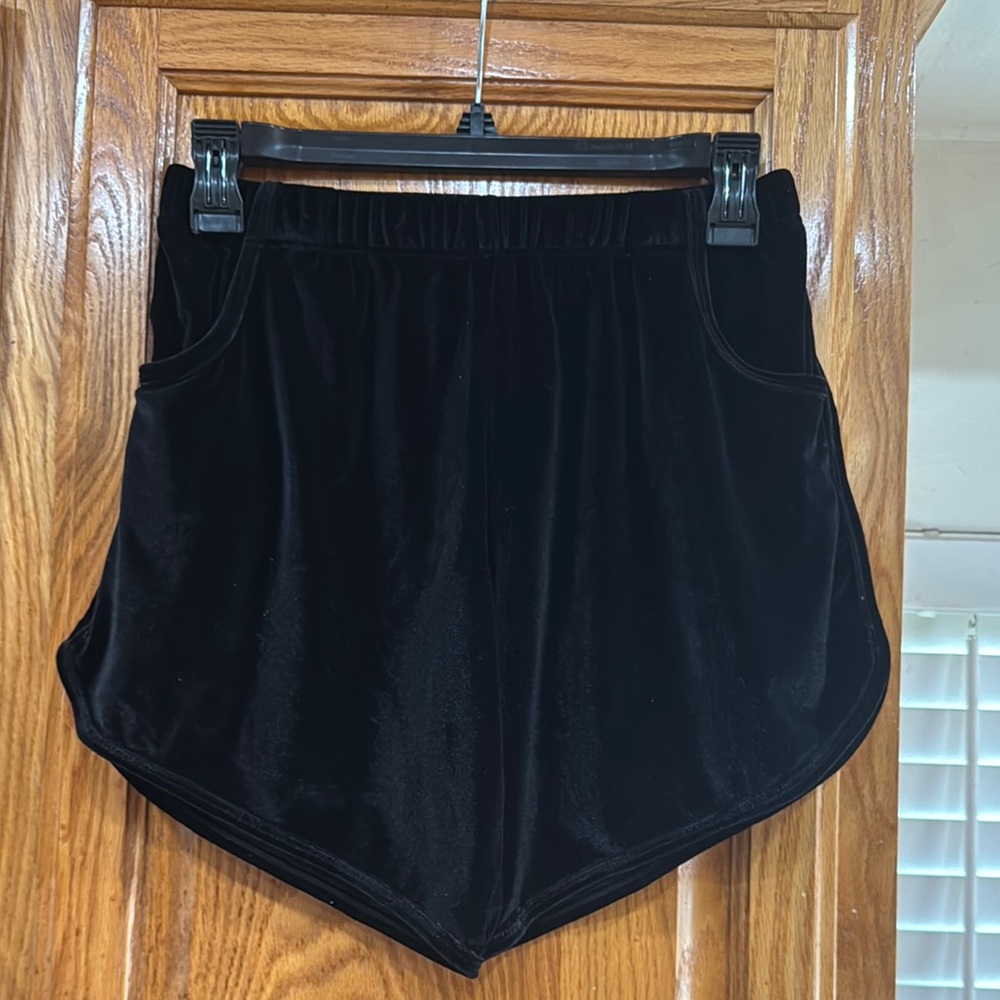 MEN’s JJ Malibu 6” Black Velvet Shorts size SMALL (28-30)
